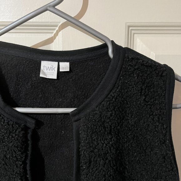 Twik Cropped Sherpa Vest - Picture 1 of 3